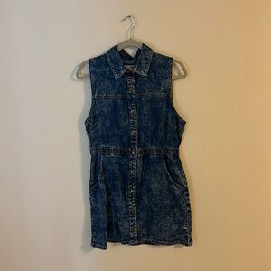 Women’s sleeveless denim button up dress